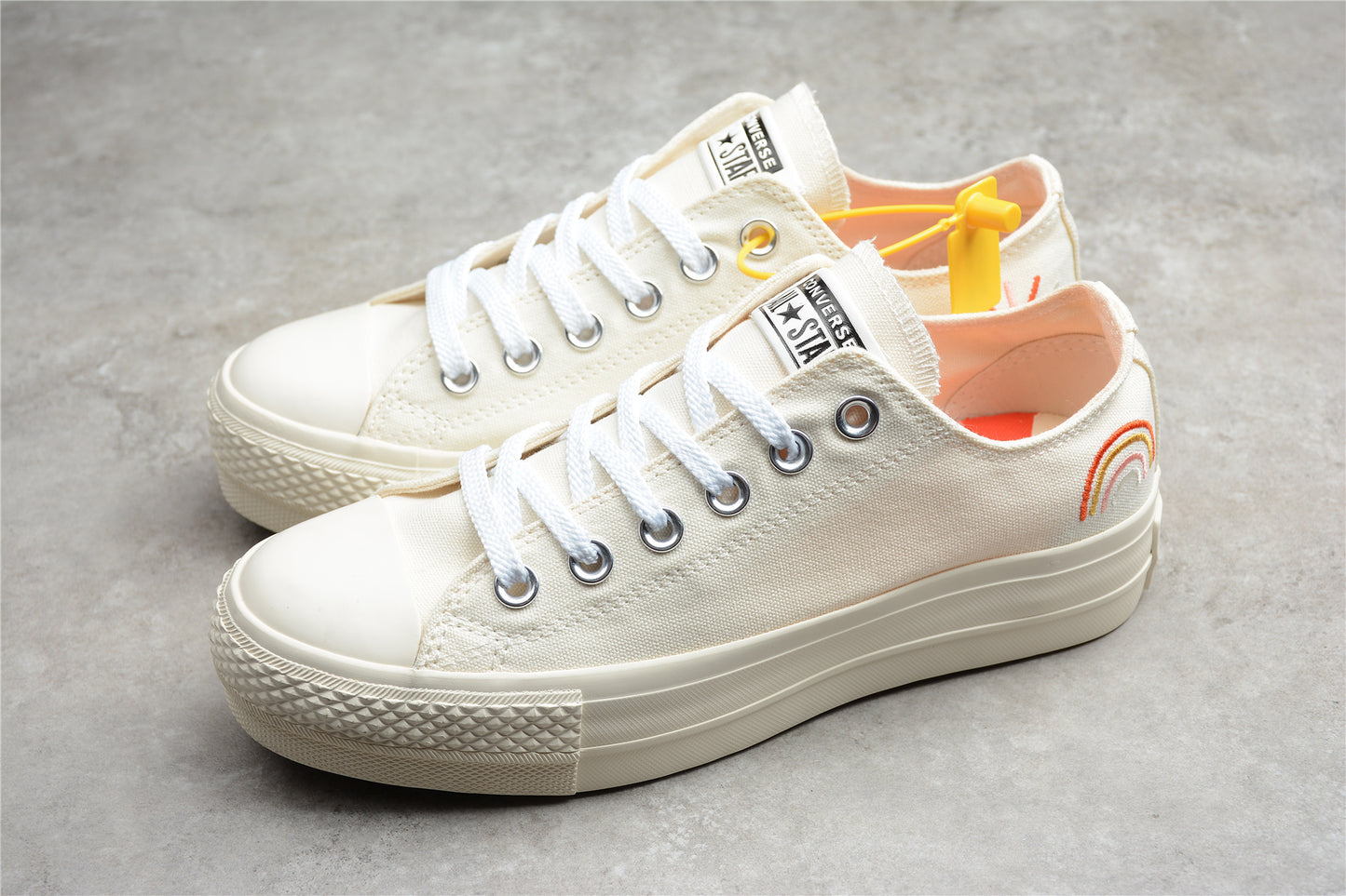 Chuck Taylor All Star Rainbow Plataforma Low blanco y crema
