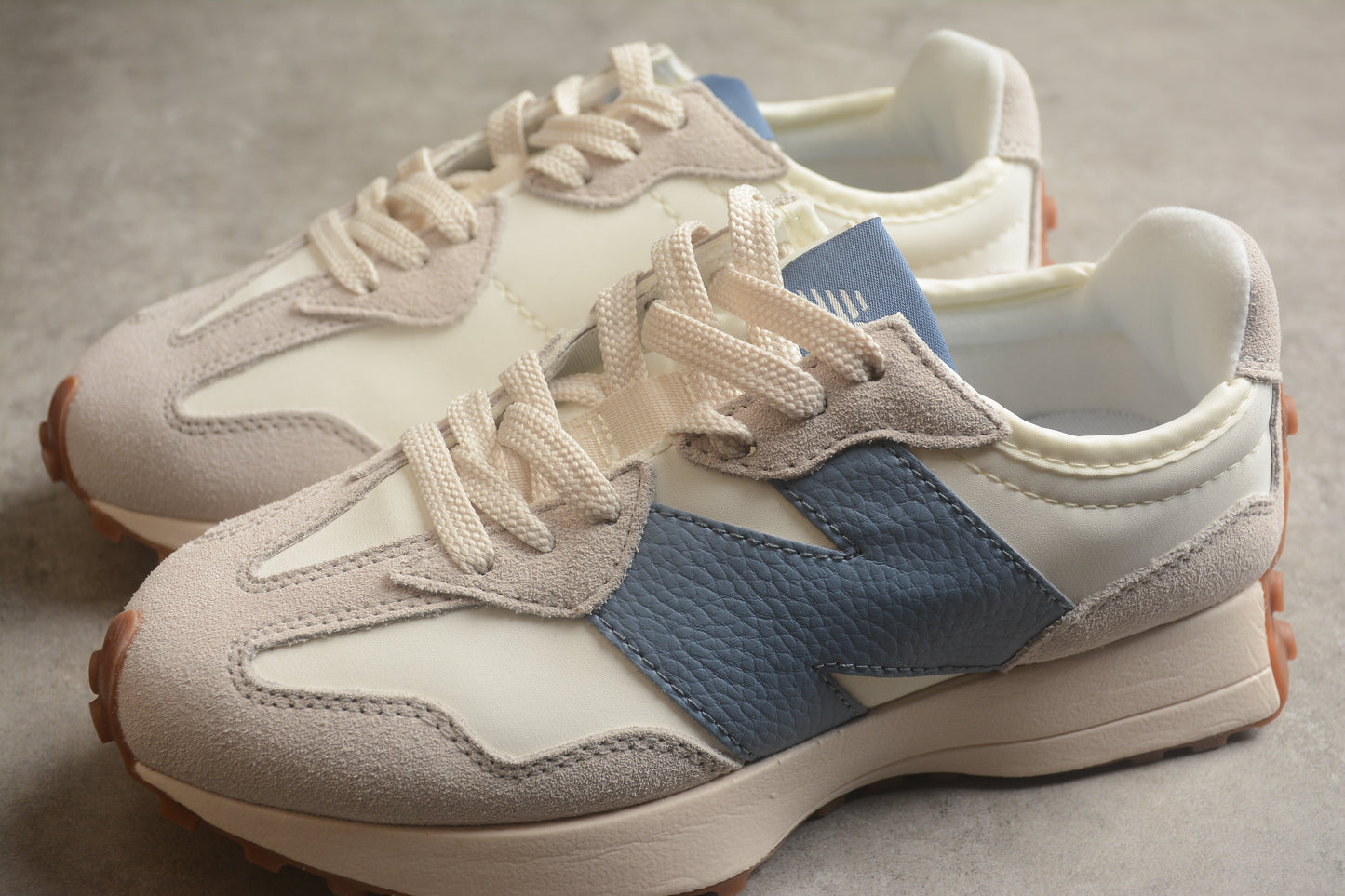 NB 327 beige claro y azul celeste