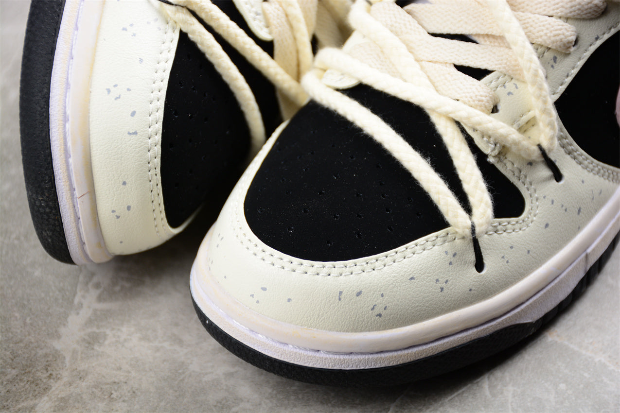 Dunk Low blanco hueso, negro y rosa