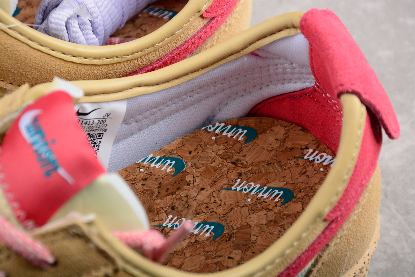 Cortez x Union LA beige, rojo y verde oliva