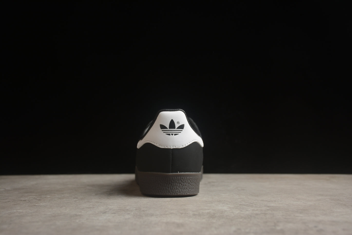 Gazelle negro y blanco