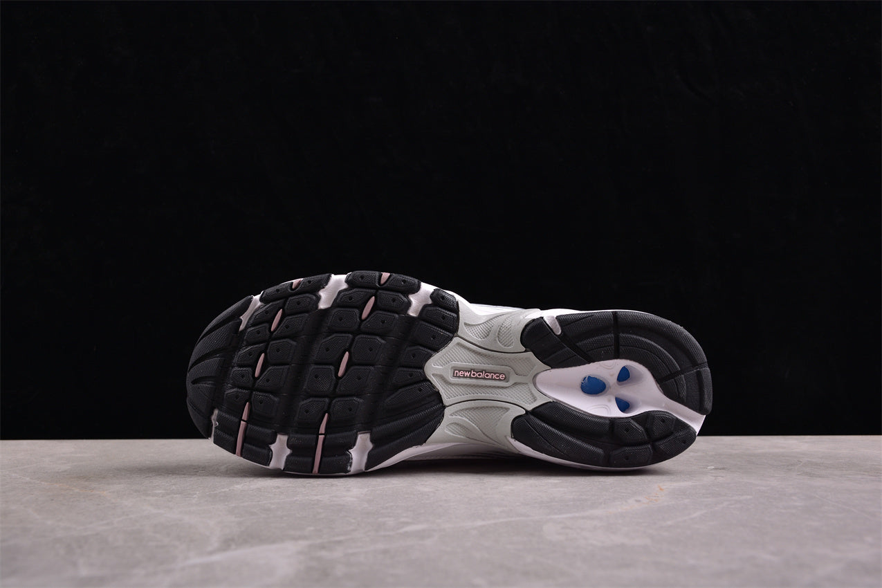 NB 530 blanco y rosa pastel