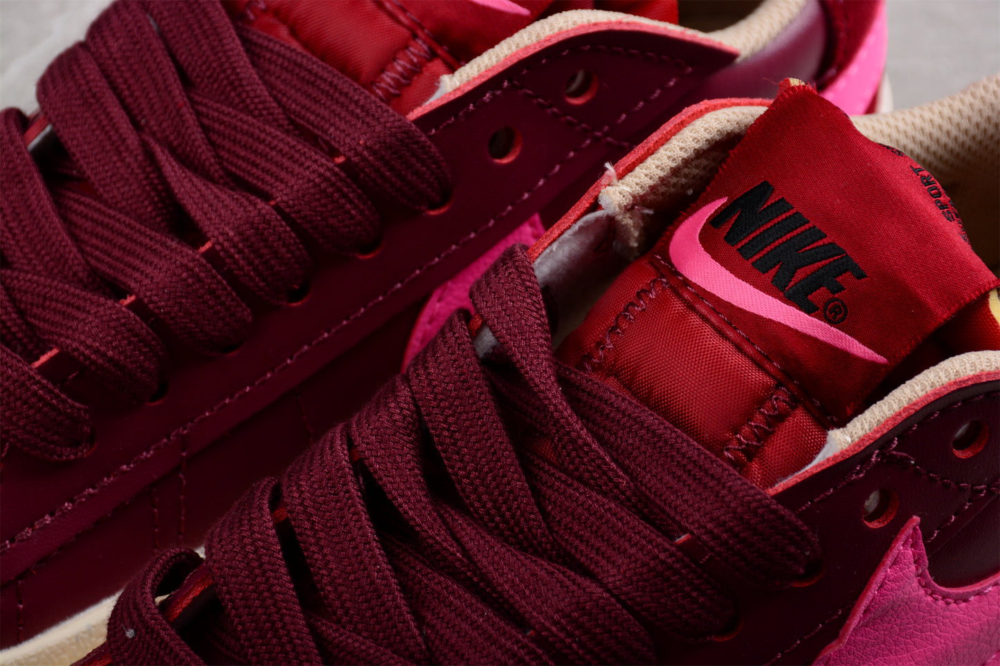 Blazer Low '77 rojo y rosa