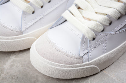 Blazer Low '77 blanco y navy