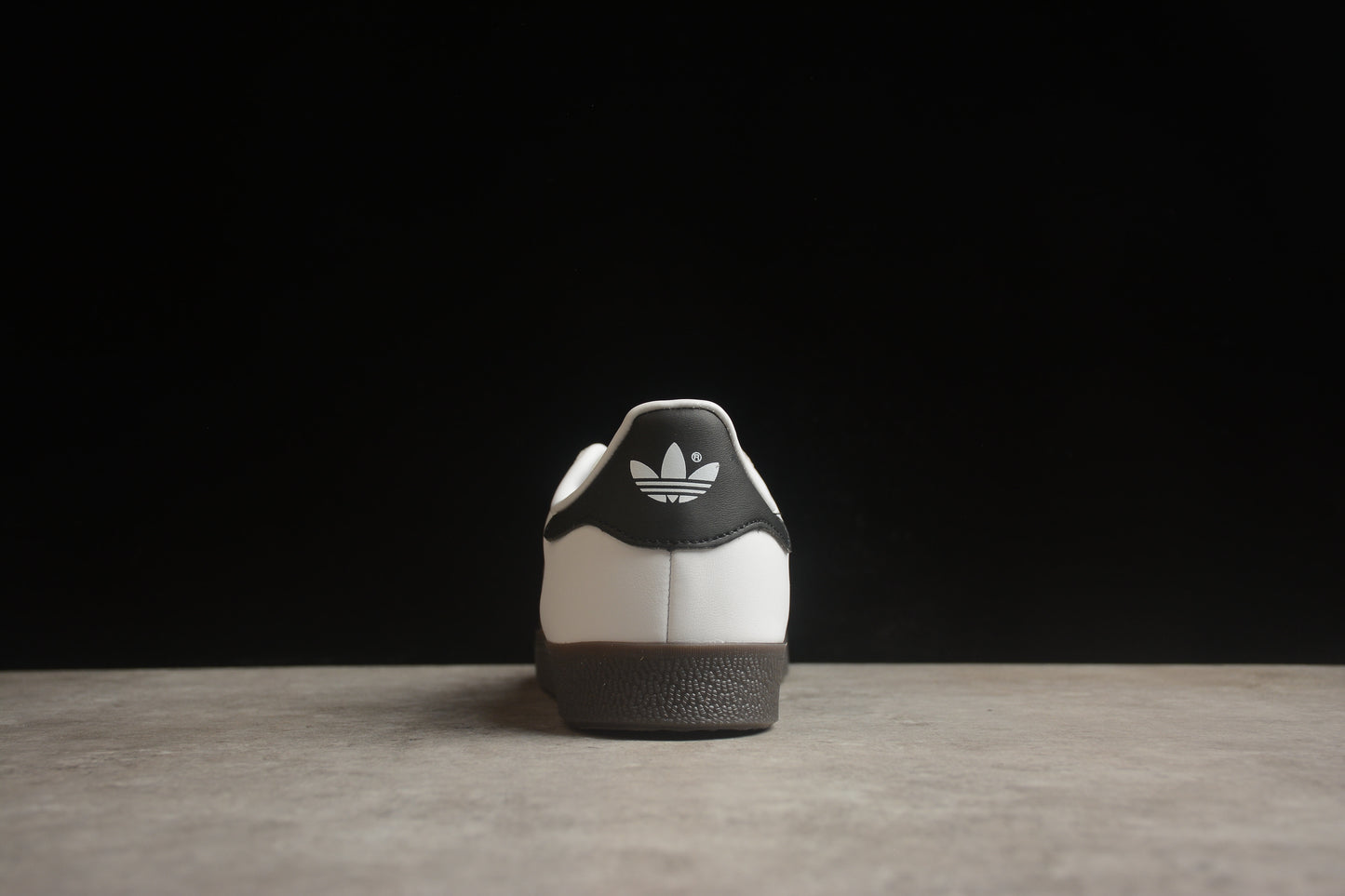 Gazelle blanco y negro