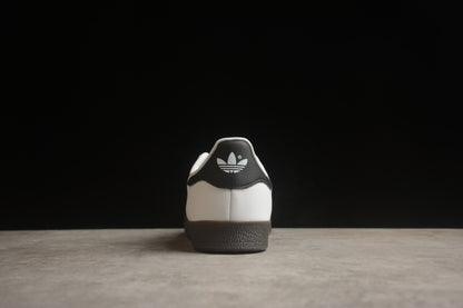 Gazelle blanco y negro