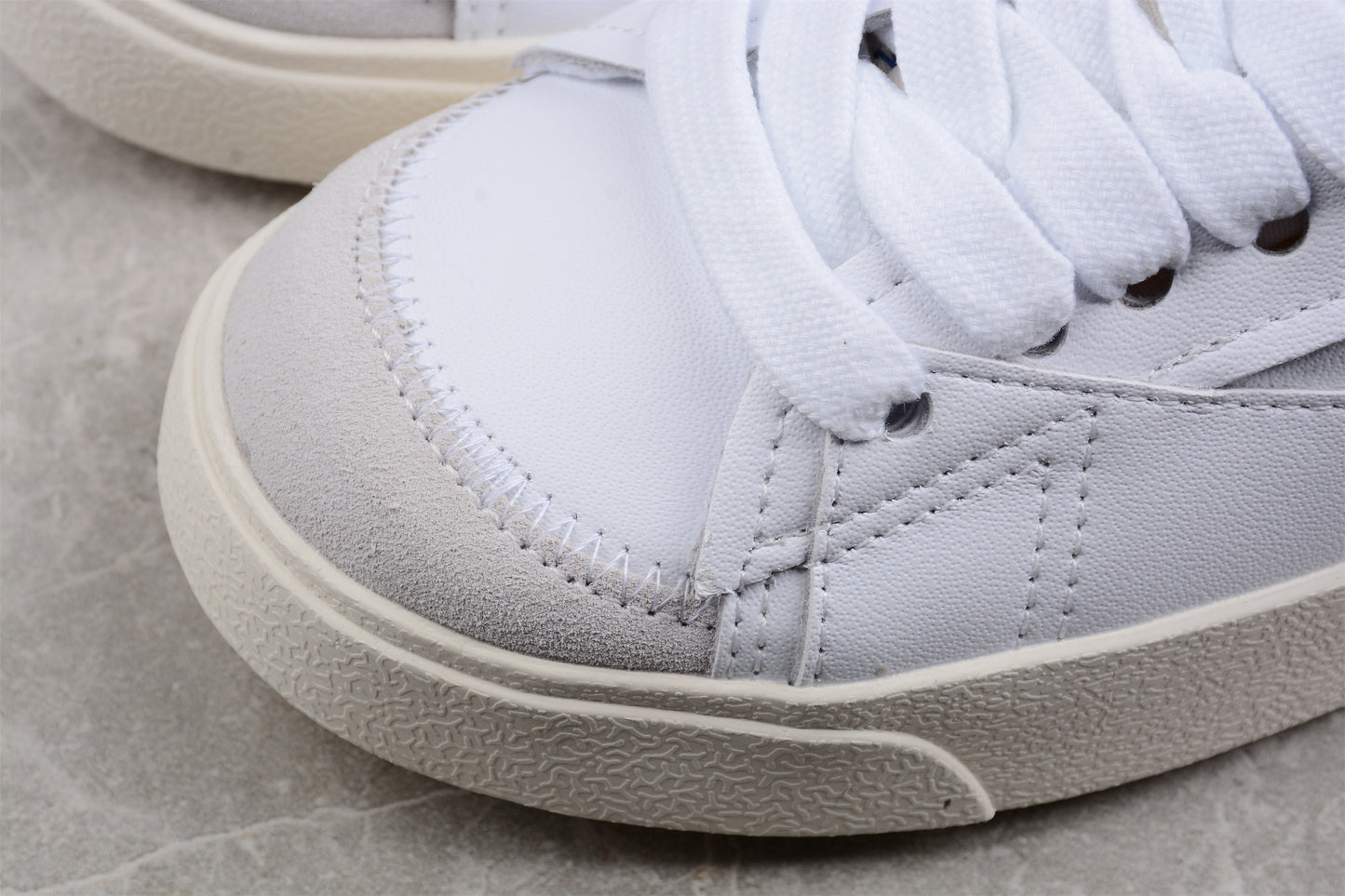 Blazer Low '77 blanco y azul