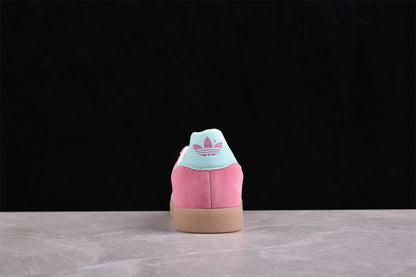 Gazelle rosa y azul cielo