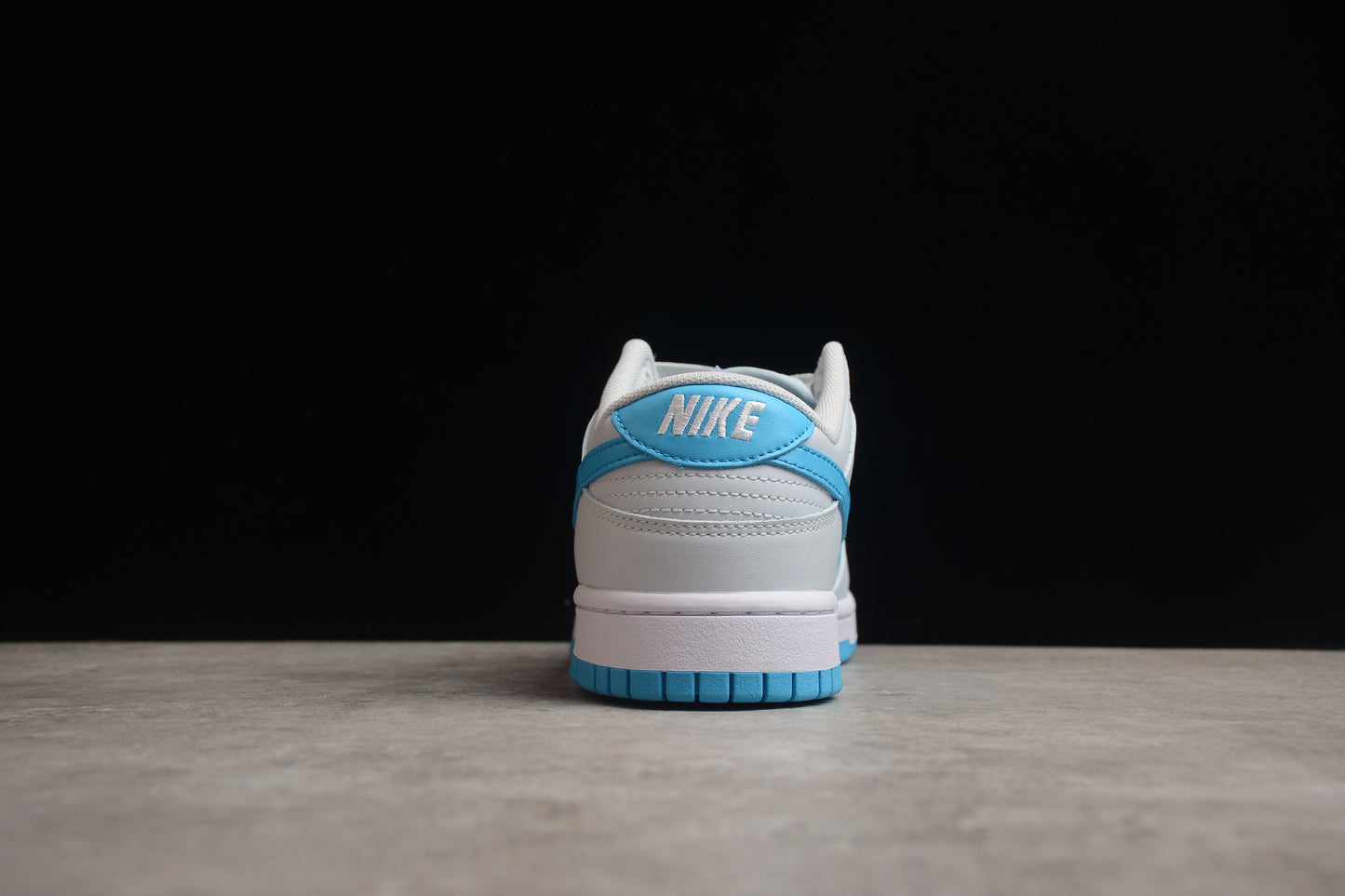 Dunk Low blanco y azul cielo