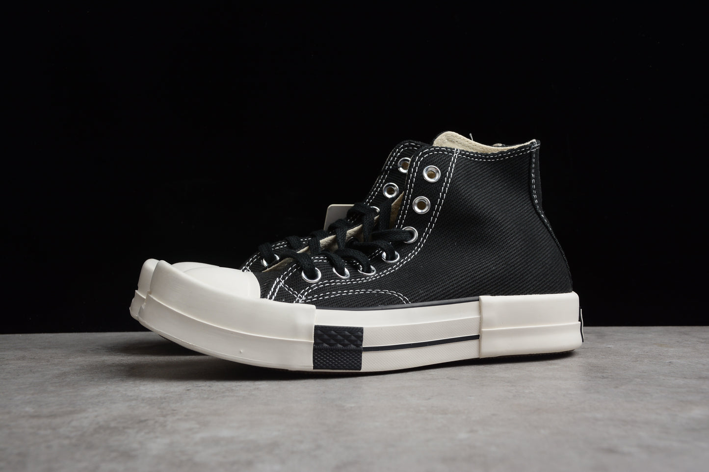 Chuck 70 Plus HI negro y blanco