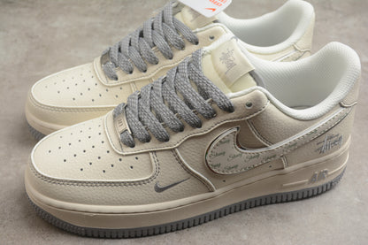 Air Force 1 Low x Stussy beige y gris