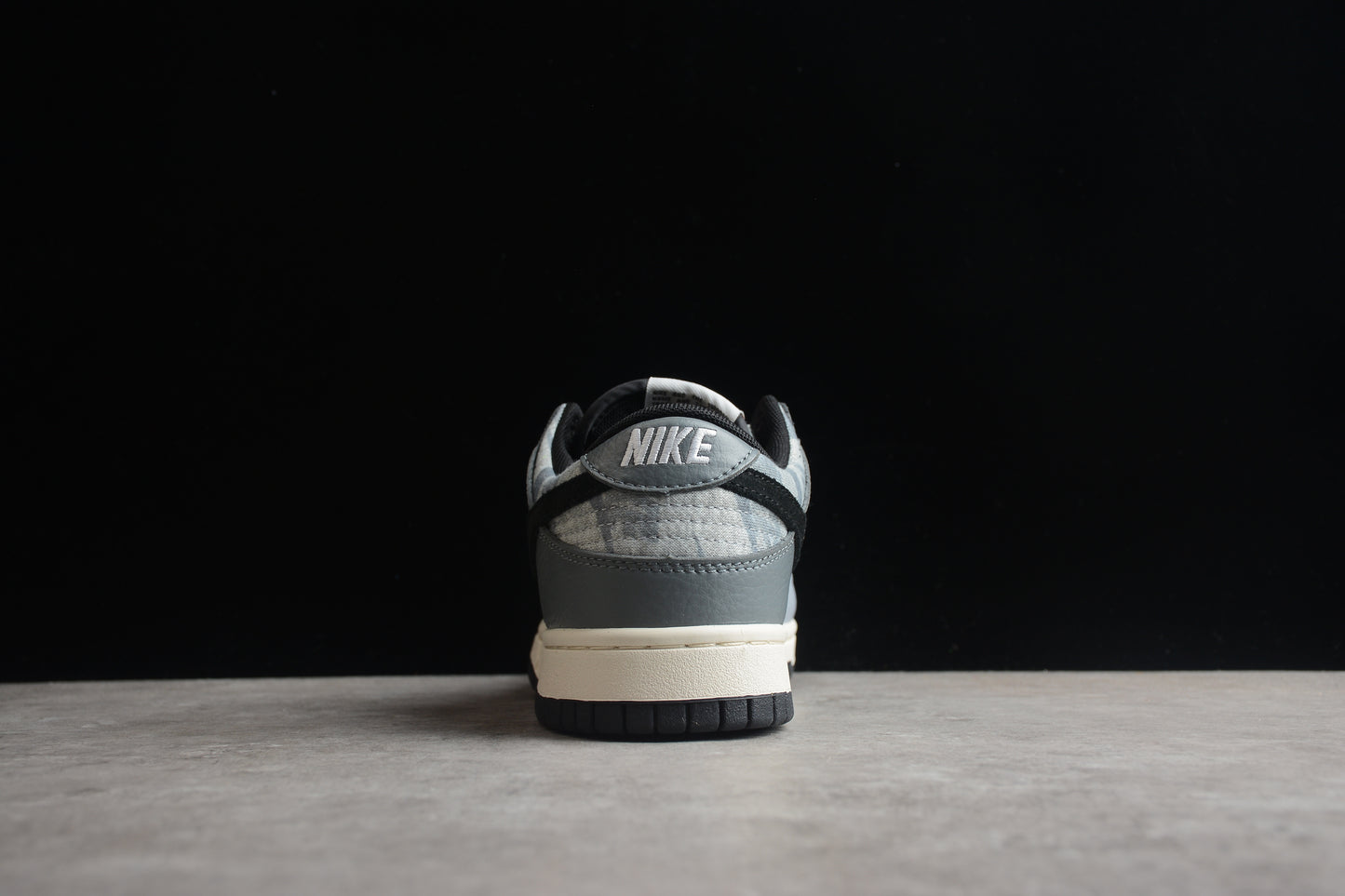 Dunk Low gris y off noir