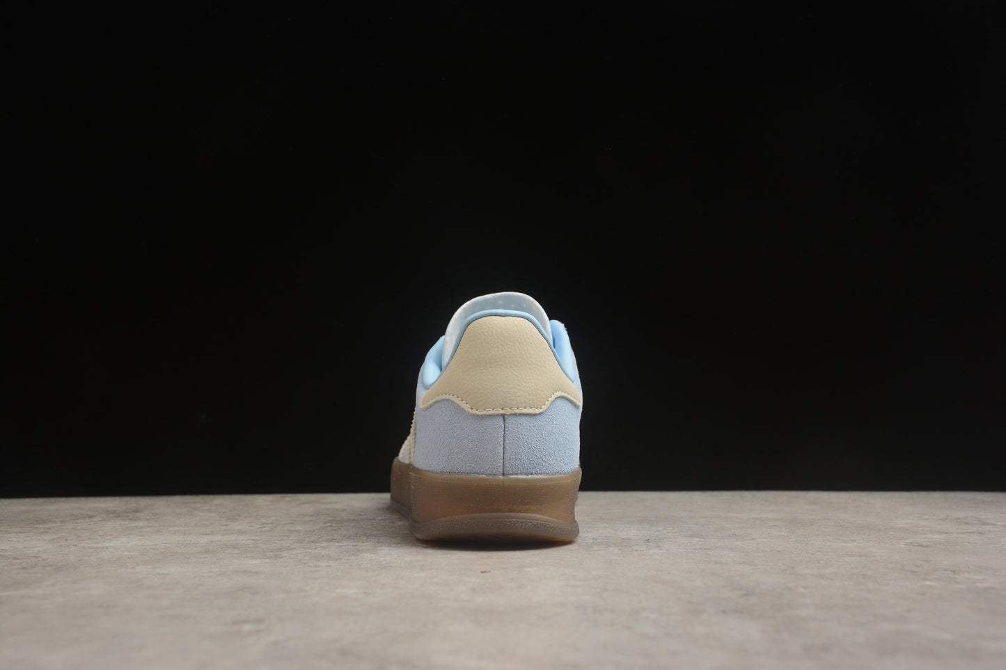 Gazelle azul cielo y beige