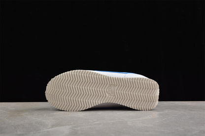 Cortez blanco y azul cielo