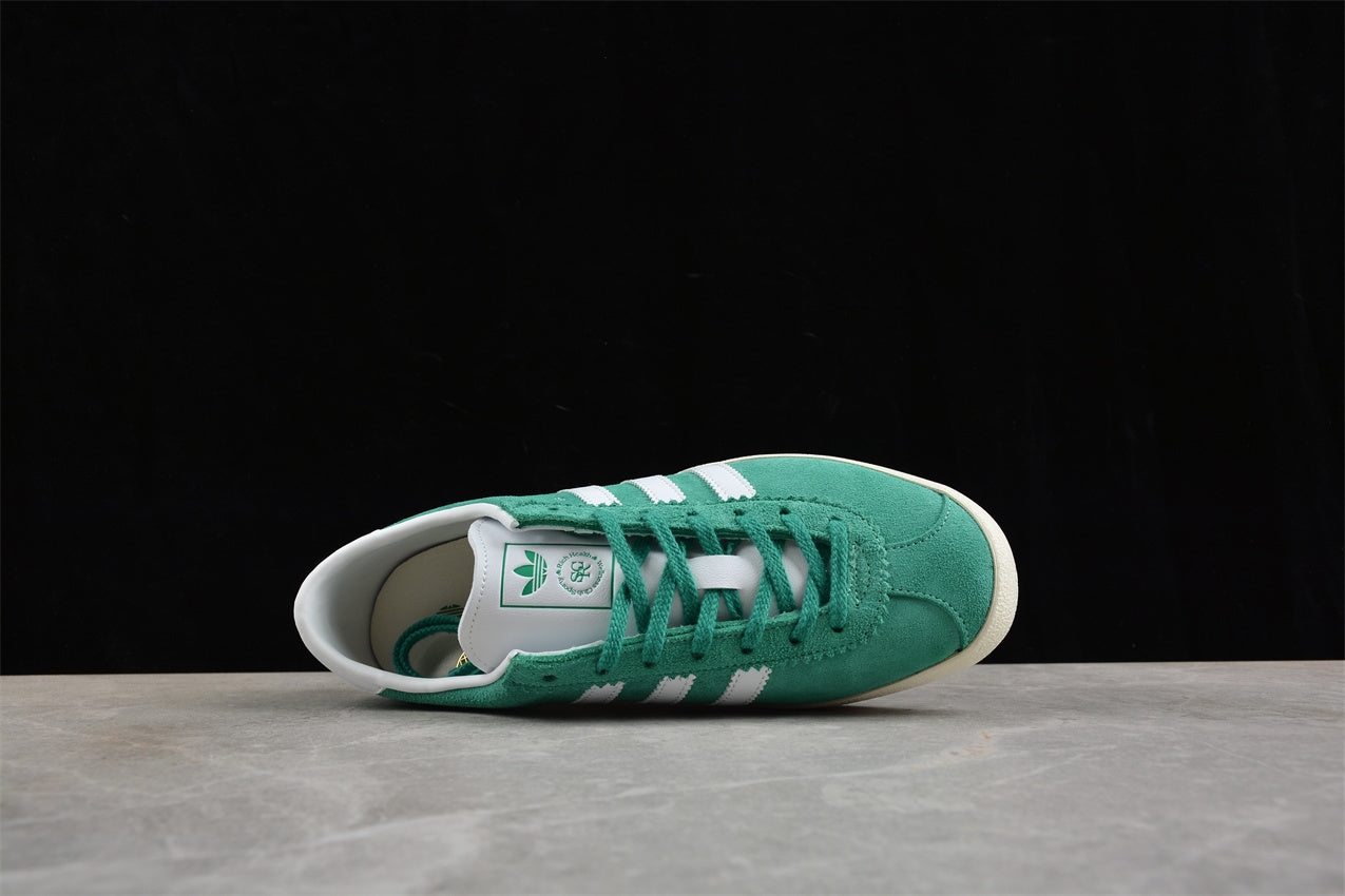 Sporty & Rich verde claro y blanco