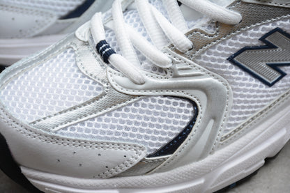 NB 530 blanco y azul marino