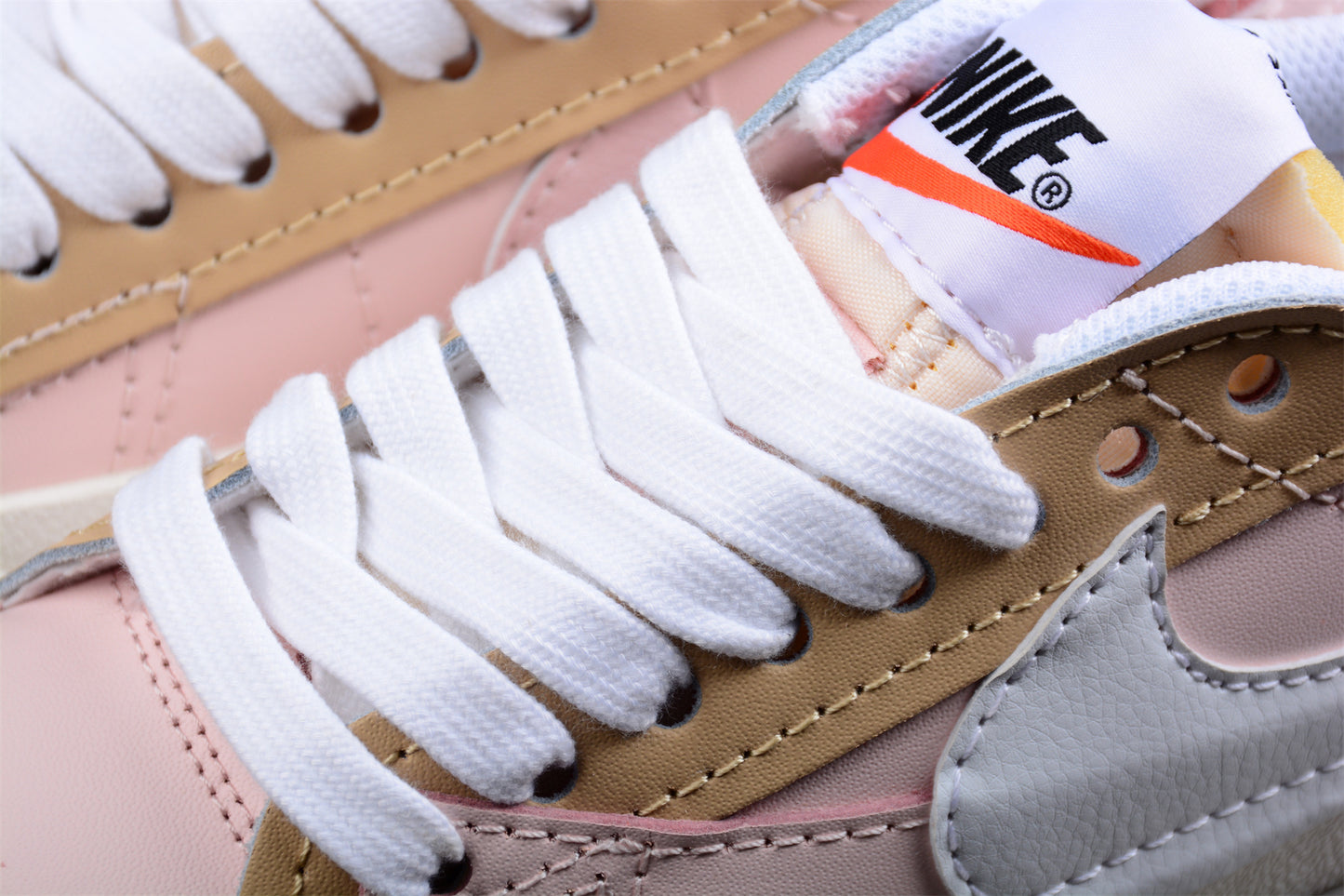 Blazer Low '77 rosa, beige y blanco