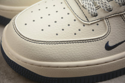 Air Force 1 Low x Undefeated “5 On It” crema claro y navy