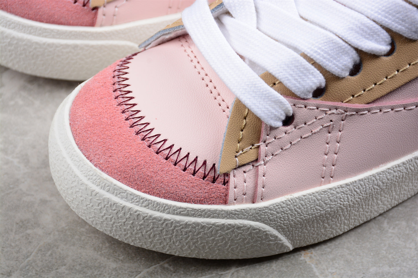 Blazer Low '77 rosa, beige y blanco