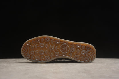 Gazelle beige y azul marino