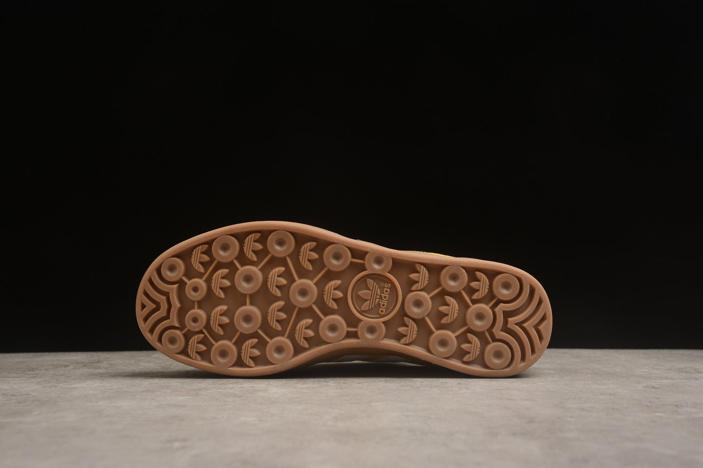 Gazelle amarillo, blanco y navy