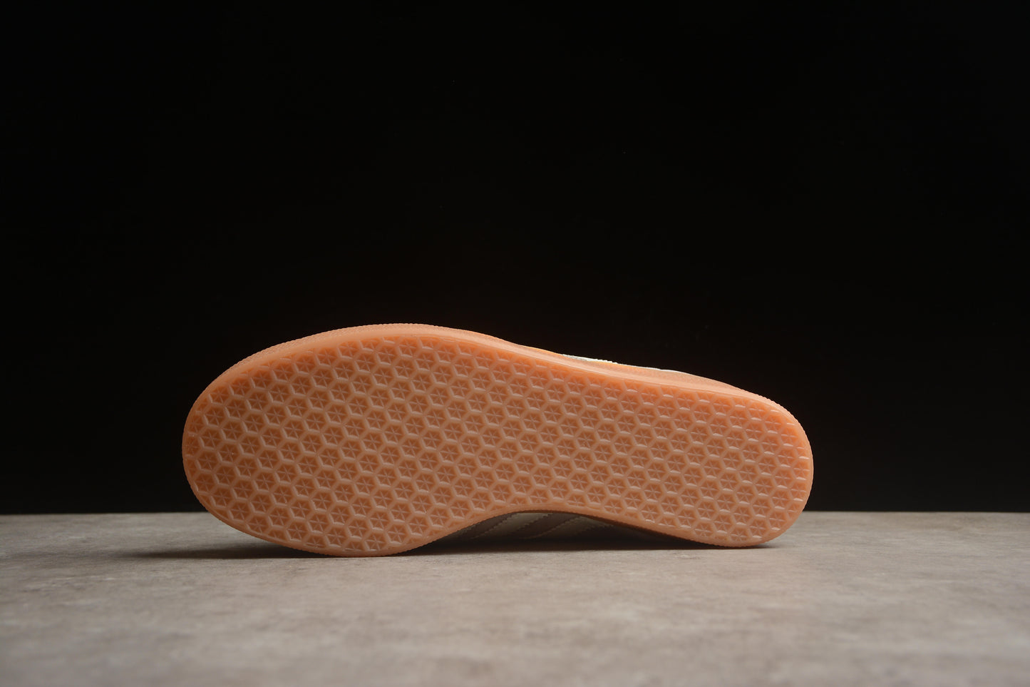 Gazelle gris, blanco y rosa