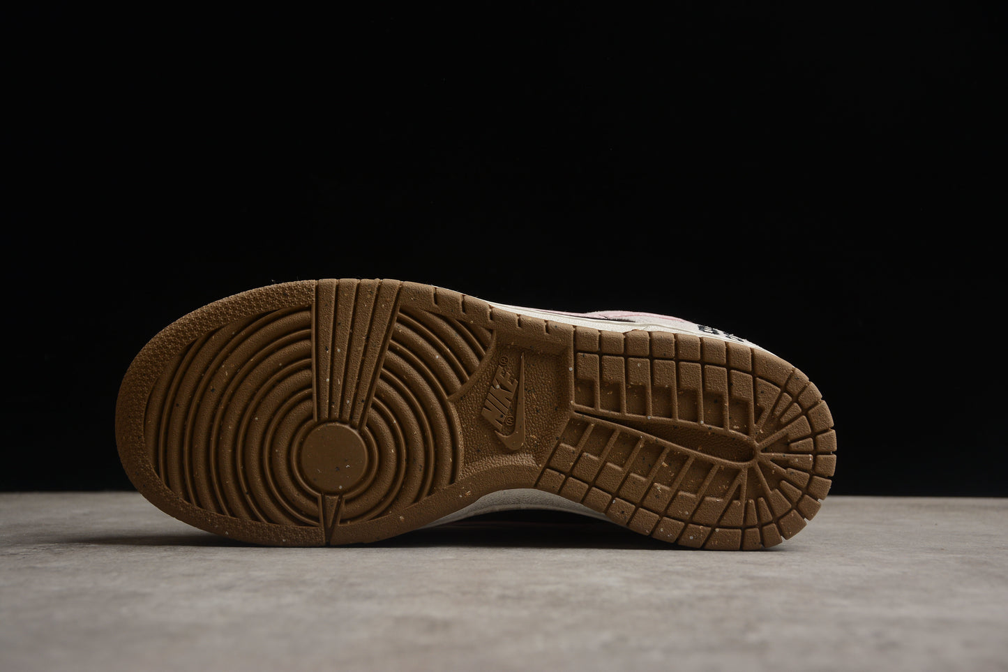 Dunk Low “85” gris, negro y rojo