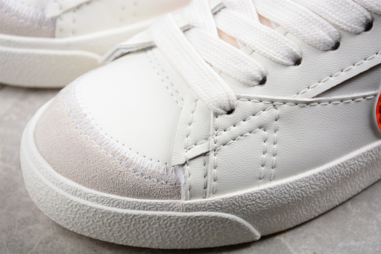 Blazer Low '77 blanco, naranja y verde limon