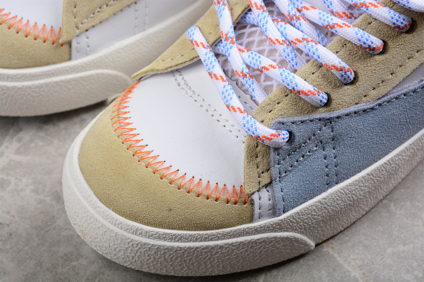 Blazer Low '77 beige, azul y blanco