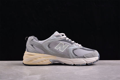NB 530 gris con suela crema
