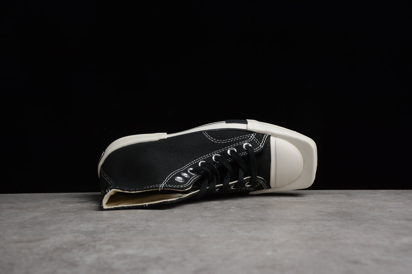 Chuck 70 Plus HI negro y blanco