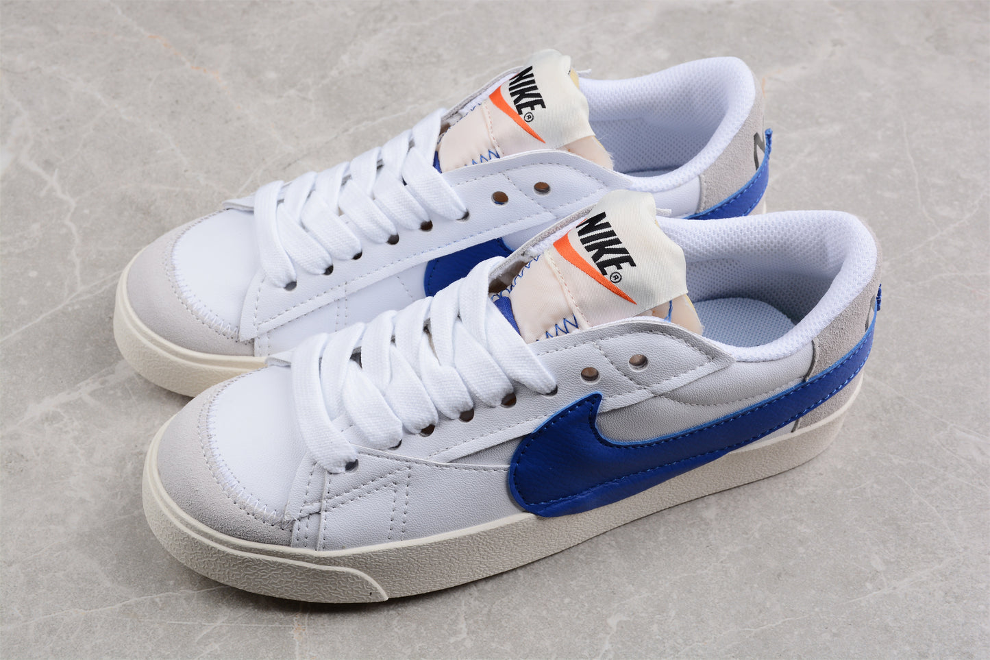 Blazer Low '77 blanco y azul