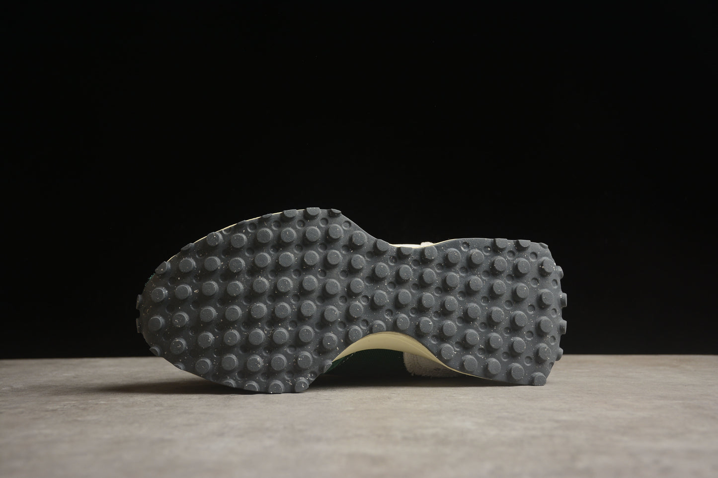 NB 327 verde y blanco