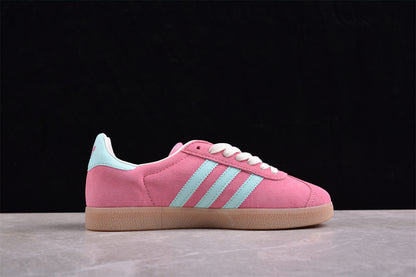 Gazelle rosa y azul cielo