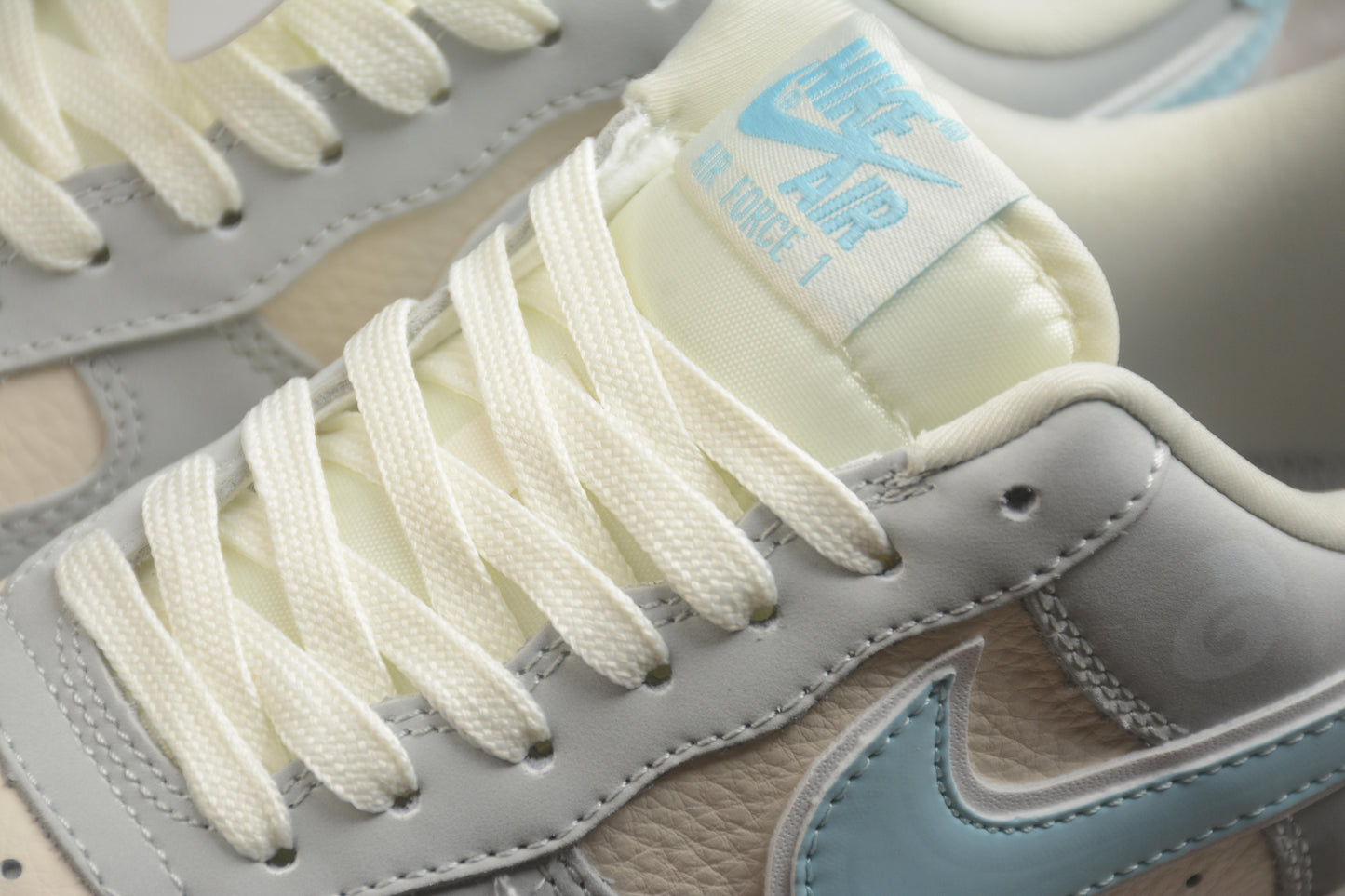 Air Force 1 Low “Nezha” beyge y azul celeste