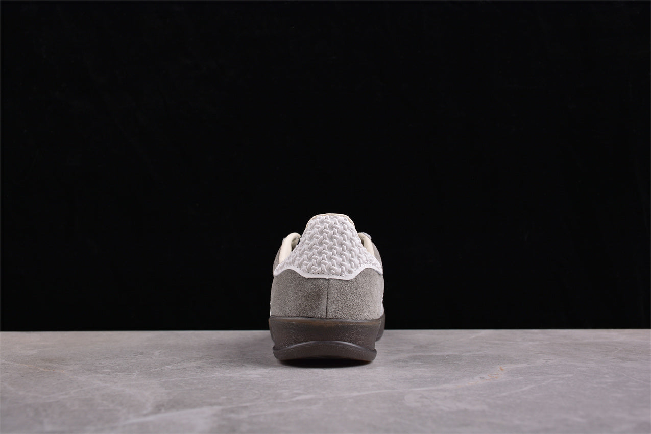 Gazelle gris y blanco