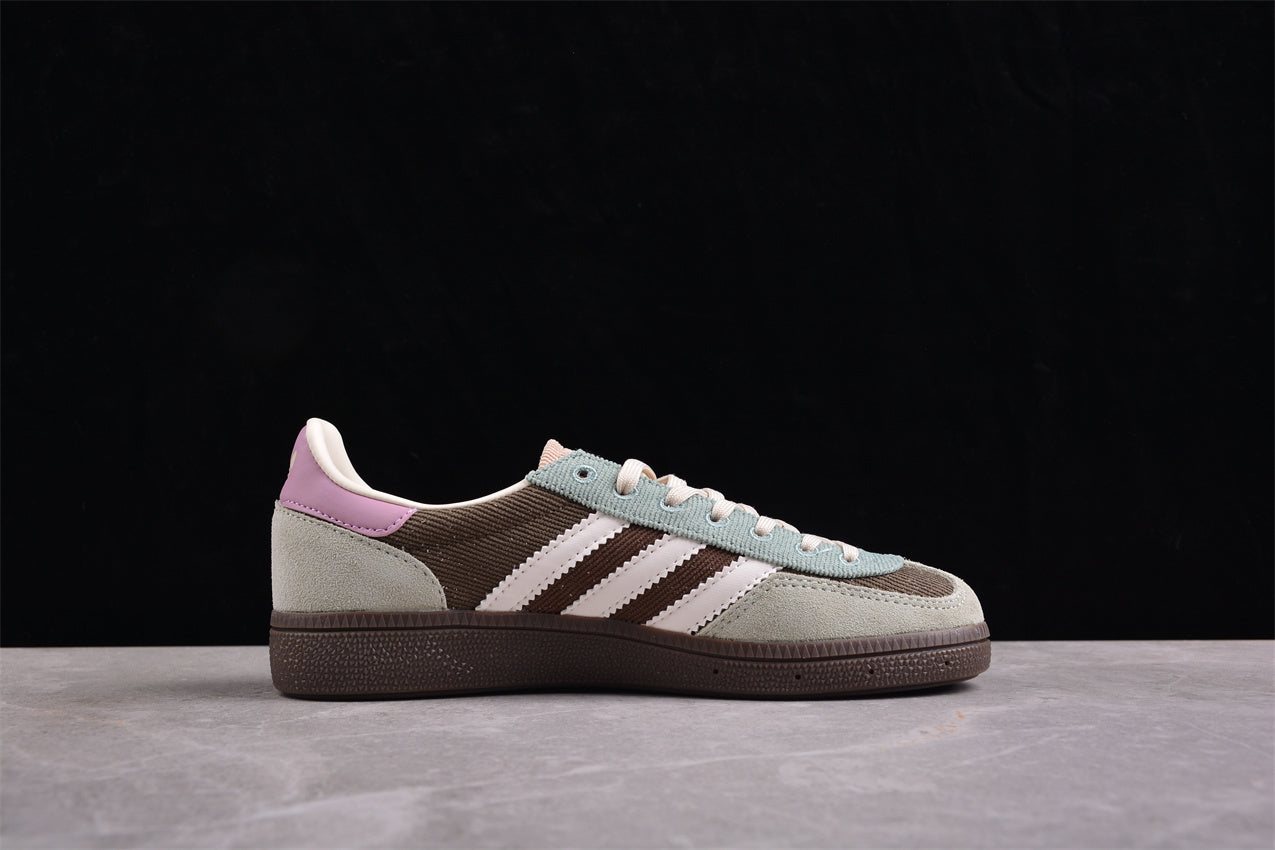 Handball Spezial verde salvia, marrón y blanco con tejido acanalado