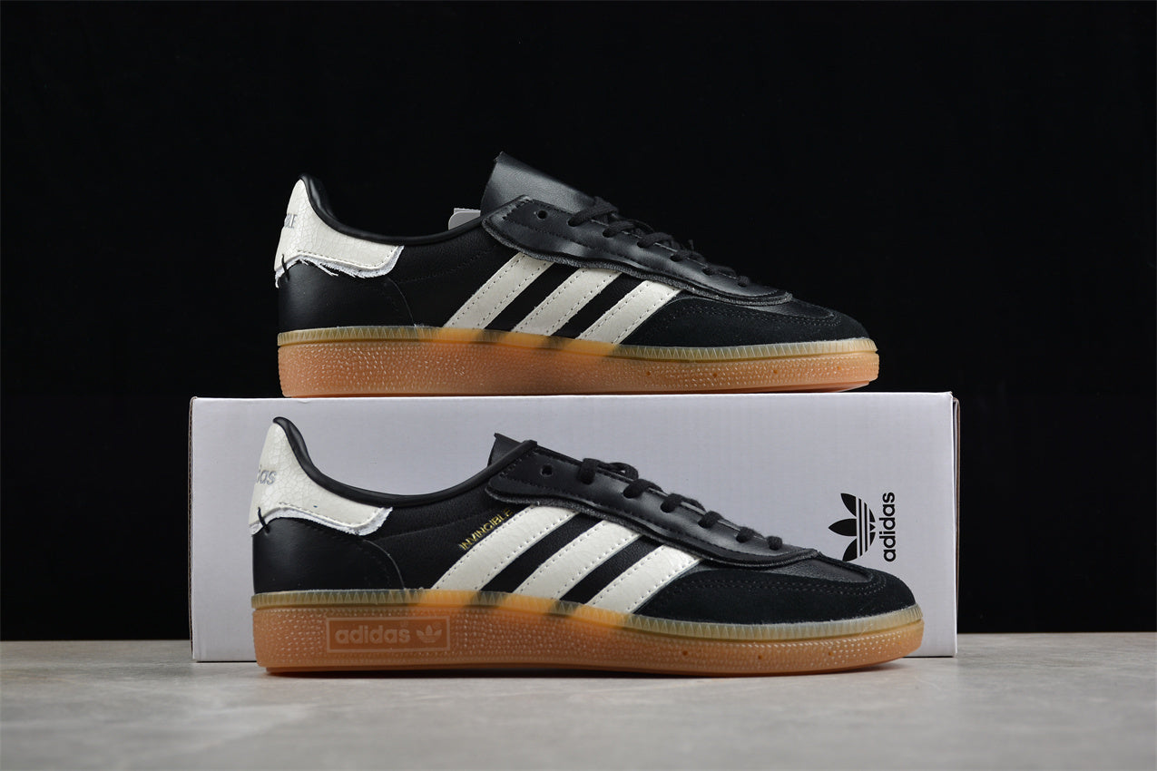 INVINCIBLE x Handball Spezial negro y blanco