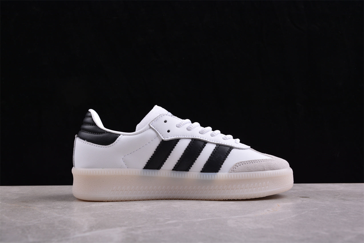 Samba XLG plataforma blanco, negro y dorado