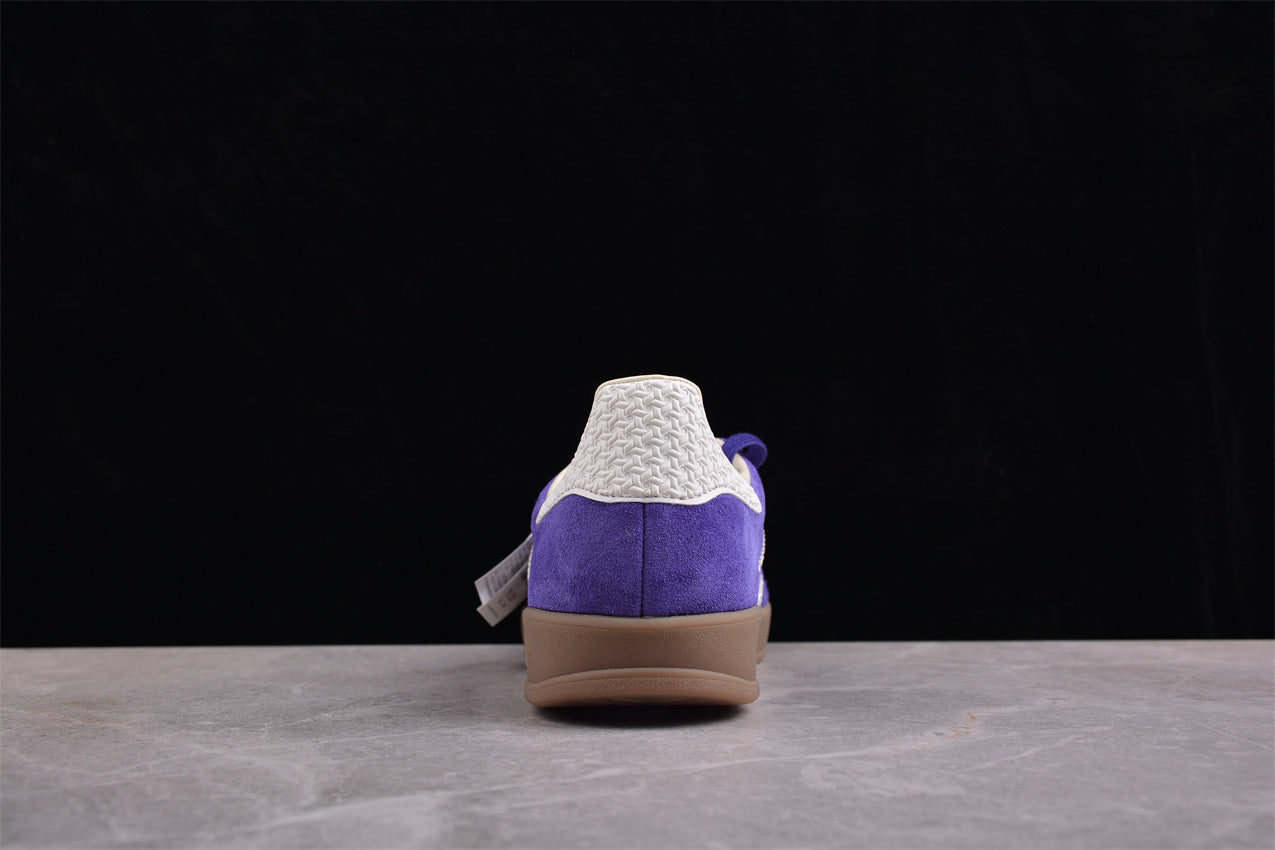 Gazelle morado y blanco