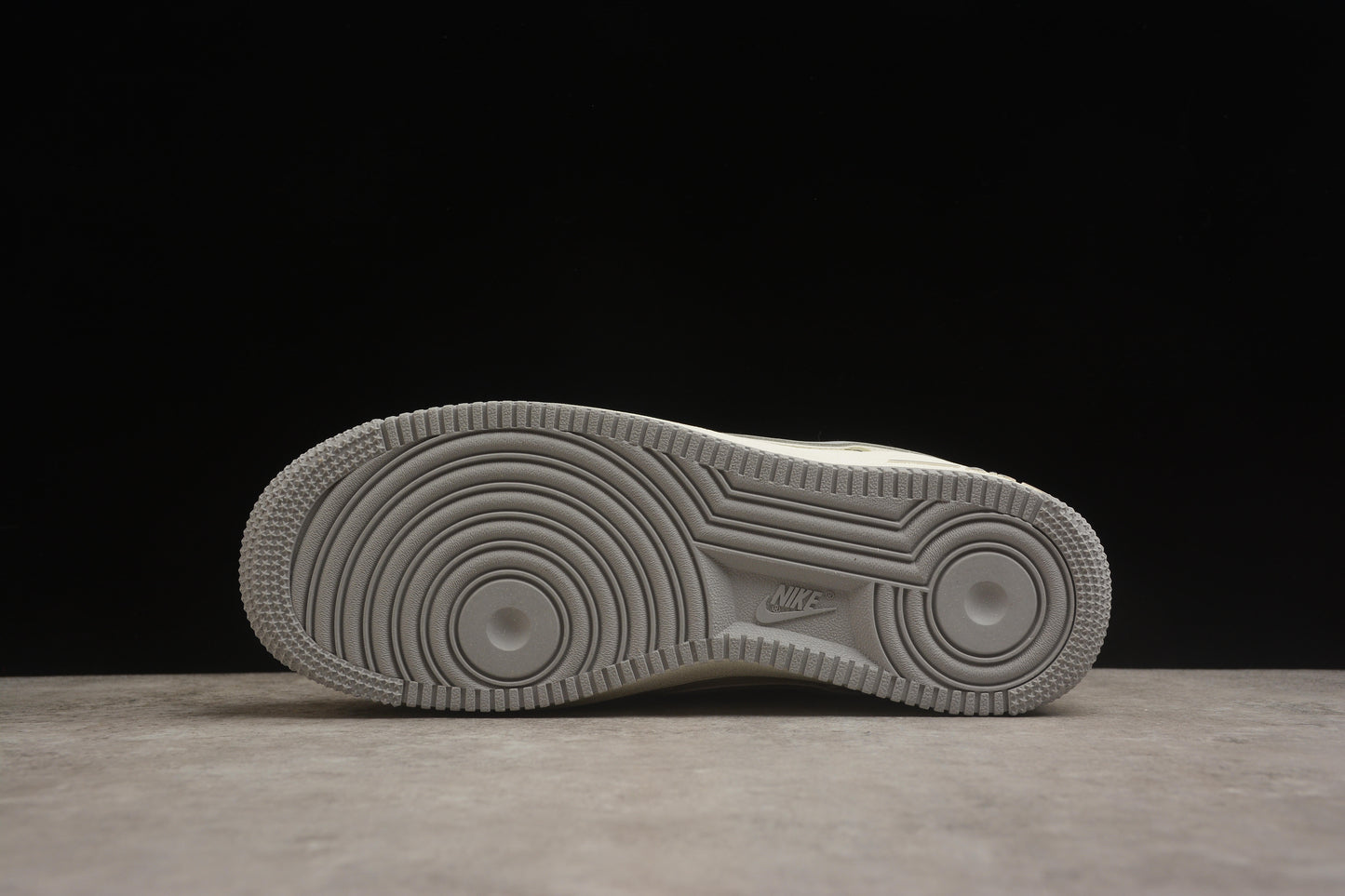 Air Force 1 07 beige crema y cris claro