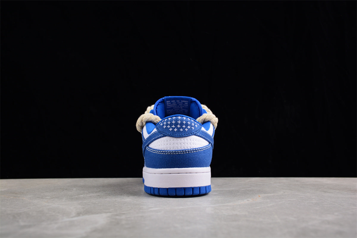 Dunk Low SB azul y blanco