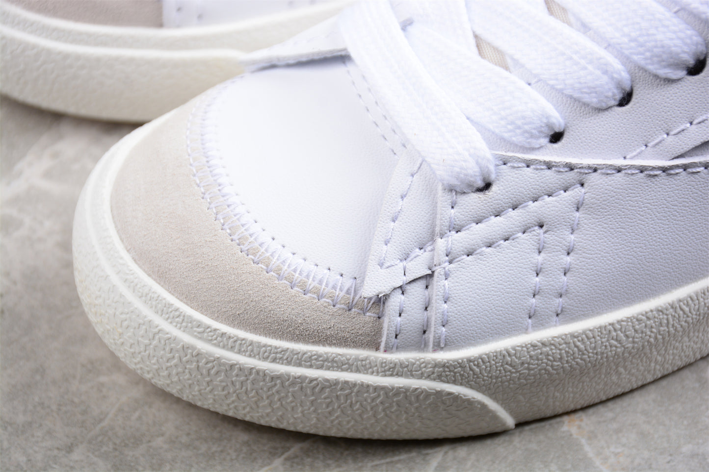 Blazer Low '77 blanco y rosa