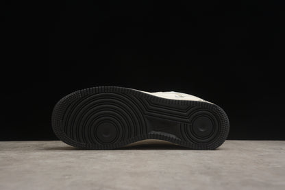 Air Force 1 07 beige y negro carbono