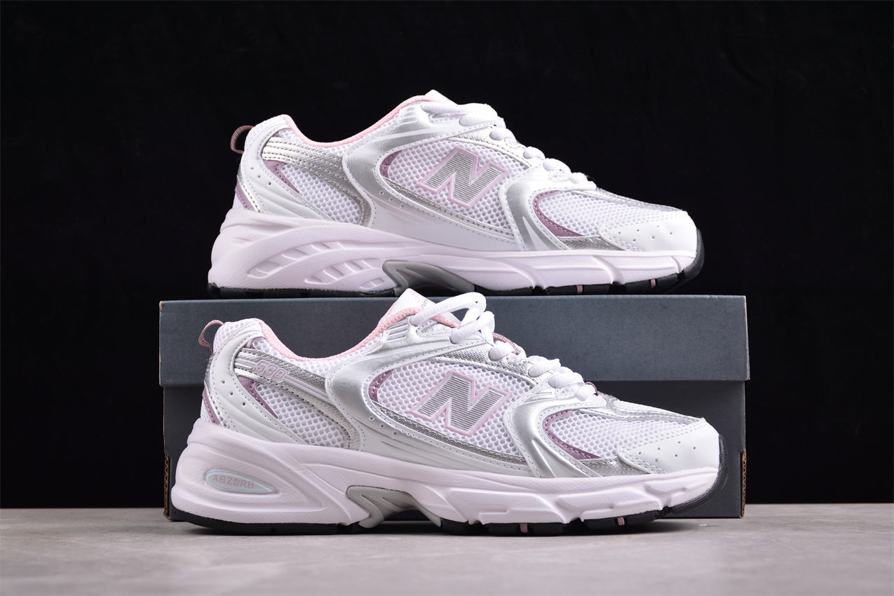 NB 530 blanco y rosa pastel