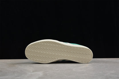 Sporty & Rich verde claro y blanco