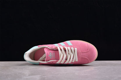 Gazelle rosa y azul cielo
