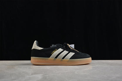 Gazelle negro y beige