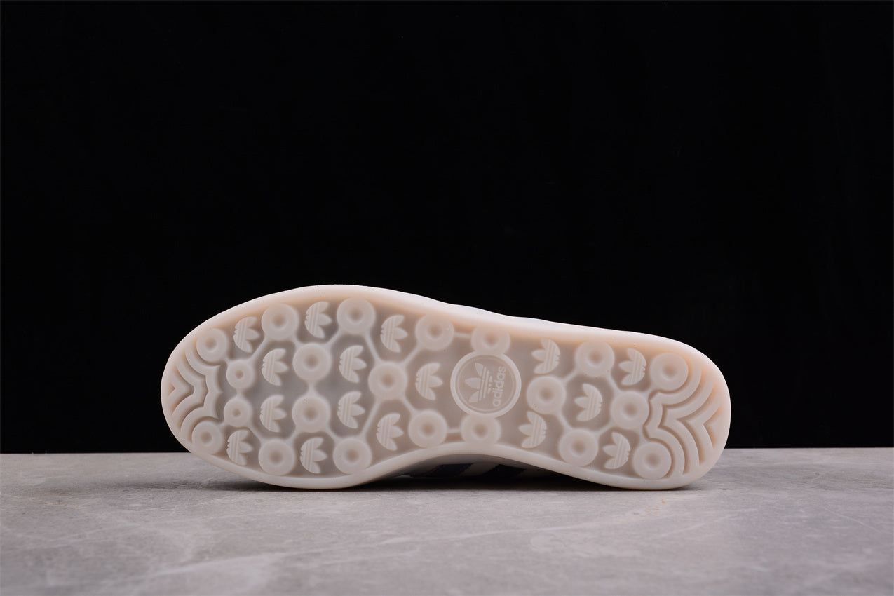 Gazelle blanco y navy