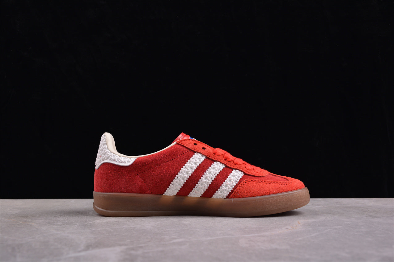 Gazelle rojo y blanco
